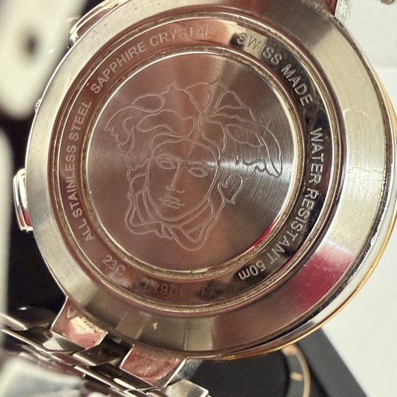 Versace Watch - Picture 6 of 6